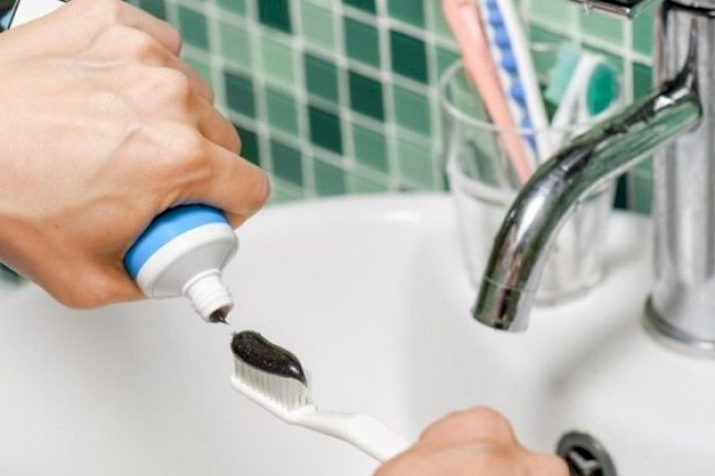Young girl dies after brushes teeth with rat poison instead of toothpaste