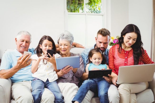 How social media impacts personal and social life?