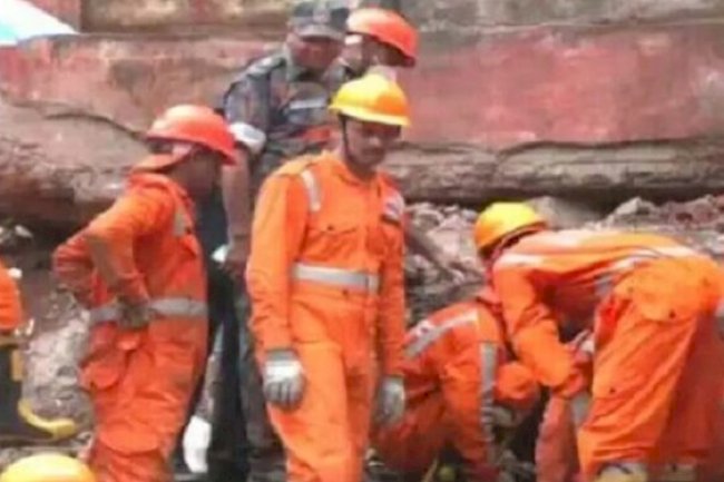 Mumbai building collapse 3 dead, 22 people still feared trapped