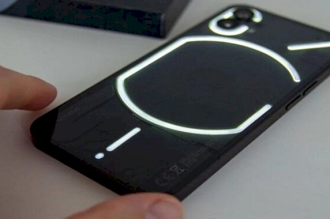 Nothing Phone (1) users are reporting green tint display issue