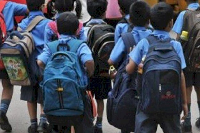 Good news school students: PIL in High Court to reduce school bag weight