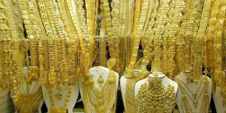 Gold price sudden down from 4 days; check latest rates