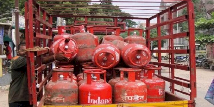 LPG cylinder price hiked by Rs 102 from today, Check latest rate in your city