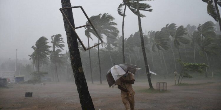 IMD warned heavy rainfall alert in coastal districts, issued red alert