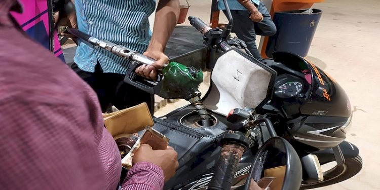 Petrol diesel price hiked today, petrol reach Rs 118. Check rates in your city