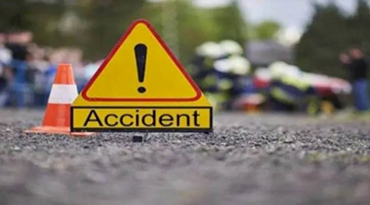 Bus and Truck massive accident: 7 killed 9 grievously injured