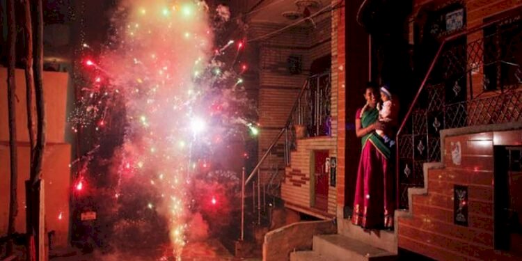 Indian capital orders complete ban on firecrackers during Diwali