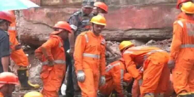 Mumbai building collapse 3 dead, 22 people still feared trapped