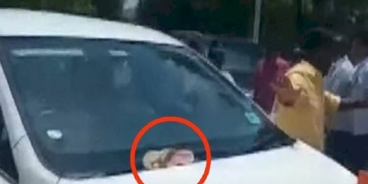 Police arrest 5 BJP workers for throwing slipper at minister car